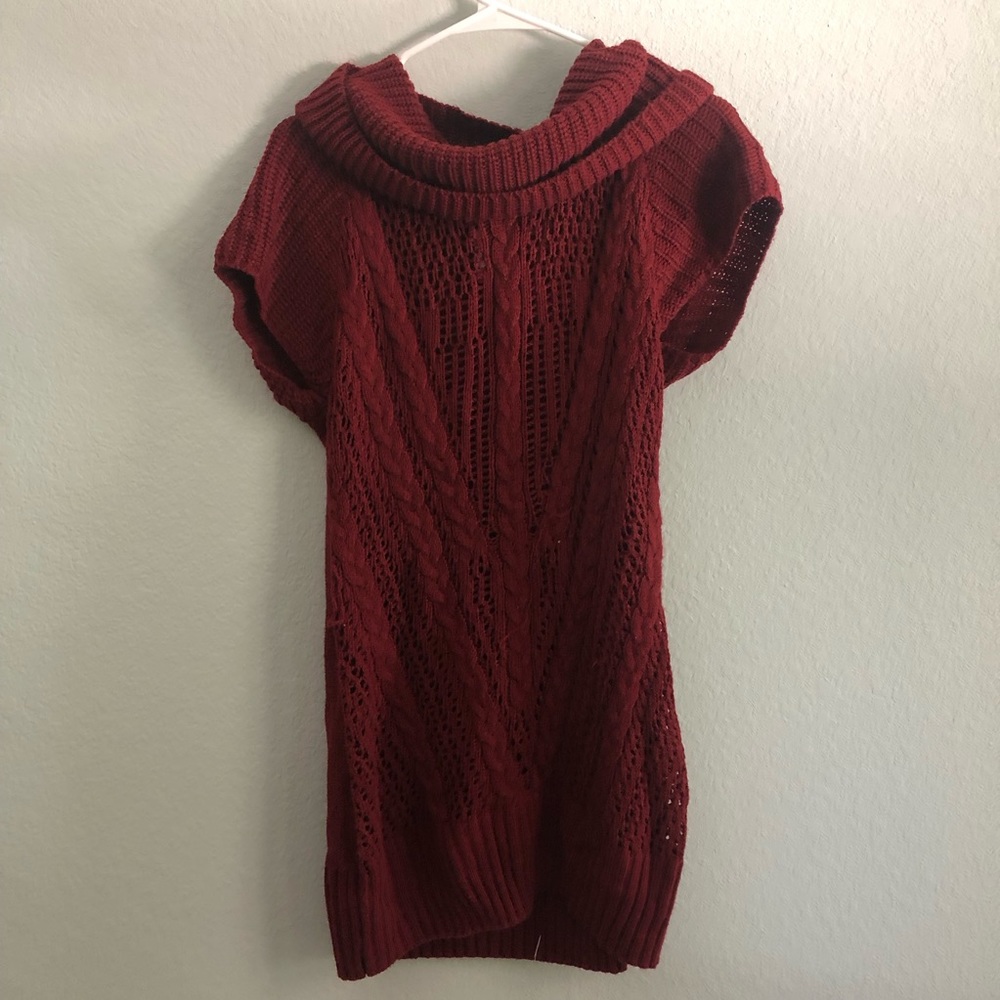 No Boundaries sweater in maroon is perfect for those in between weather days!